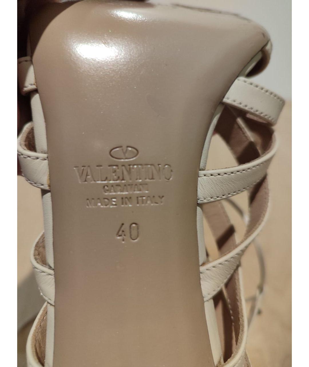 VALENTINO Бежевые кожаные босоножки, фото 6