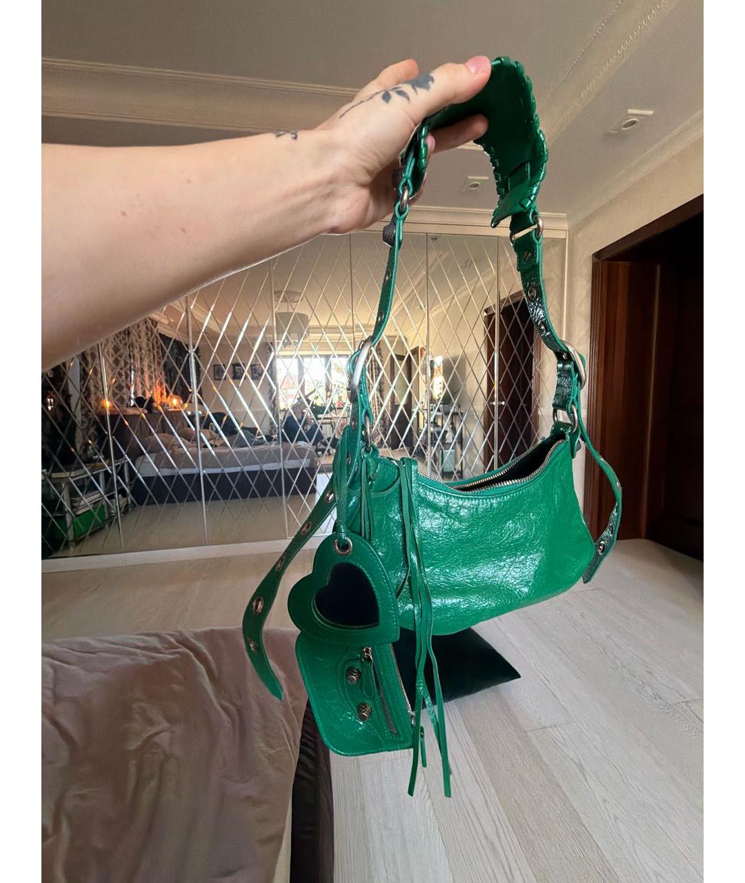 BALENCIAGA Зеленая сумка через плечо из лакированной кожи, фото 3
