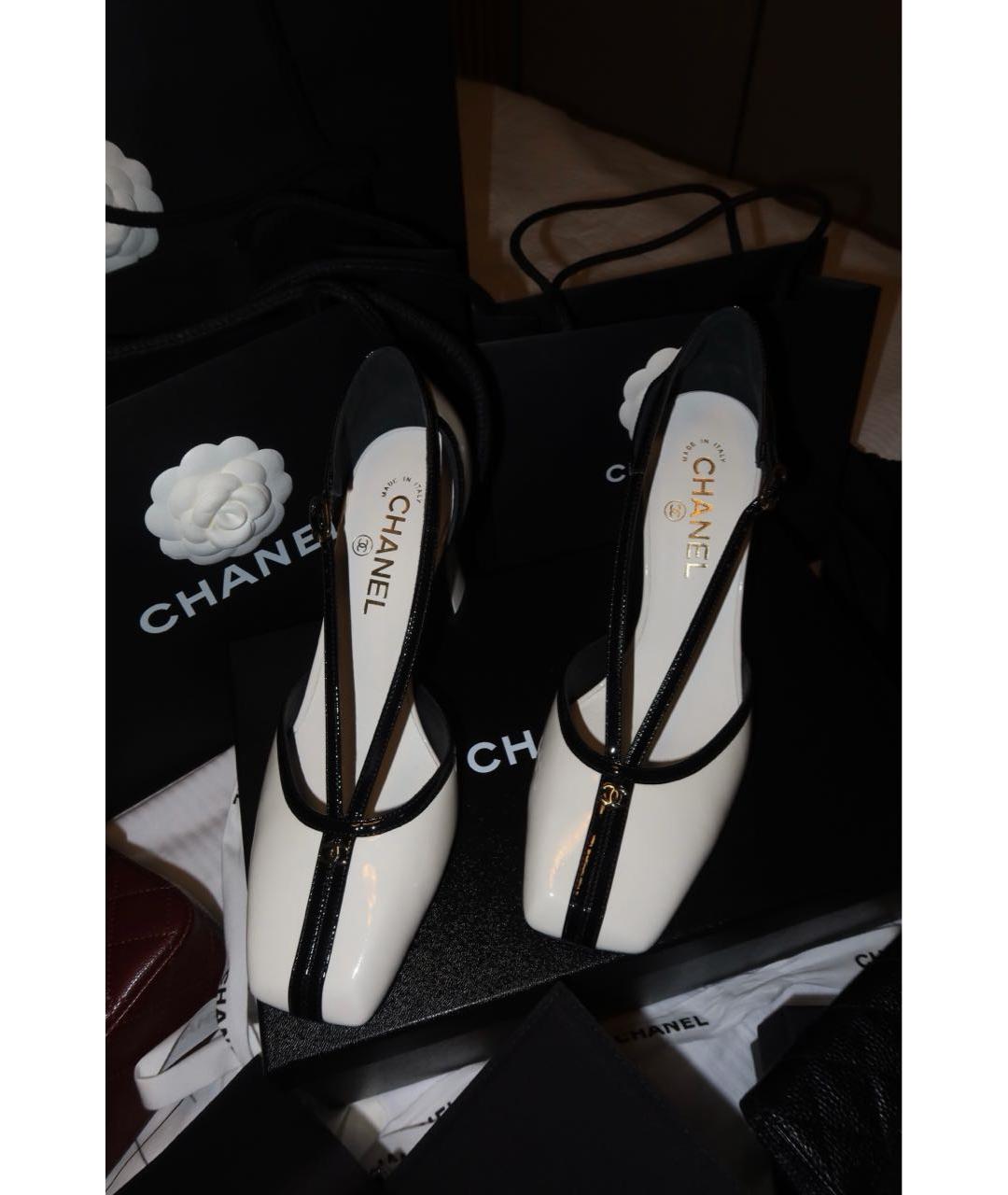CHANEL Белые туфли из лакированной кожи, фото 3
