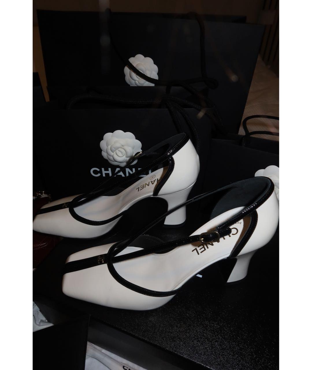 CHANEL Белые туфли из лакированной кожи, фото 5
