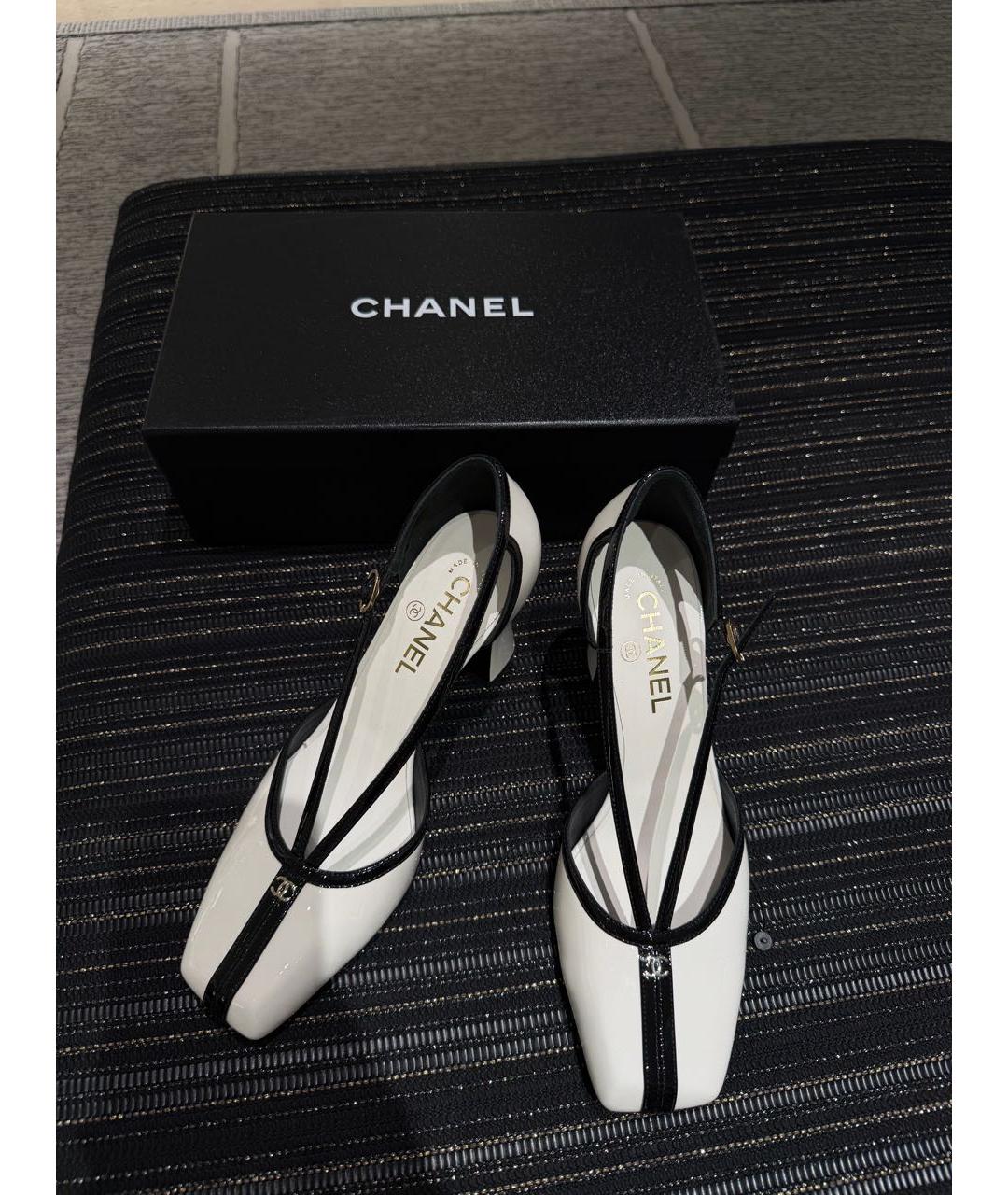 CHANEL Белые туфли из лакированной кожи, фото 2