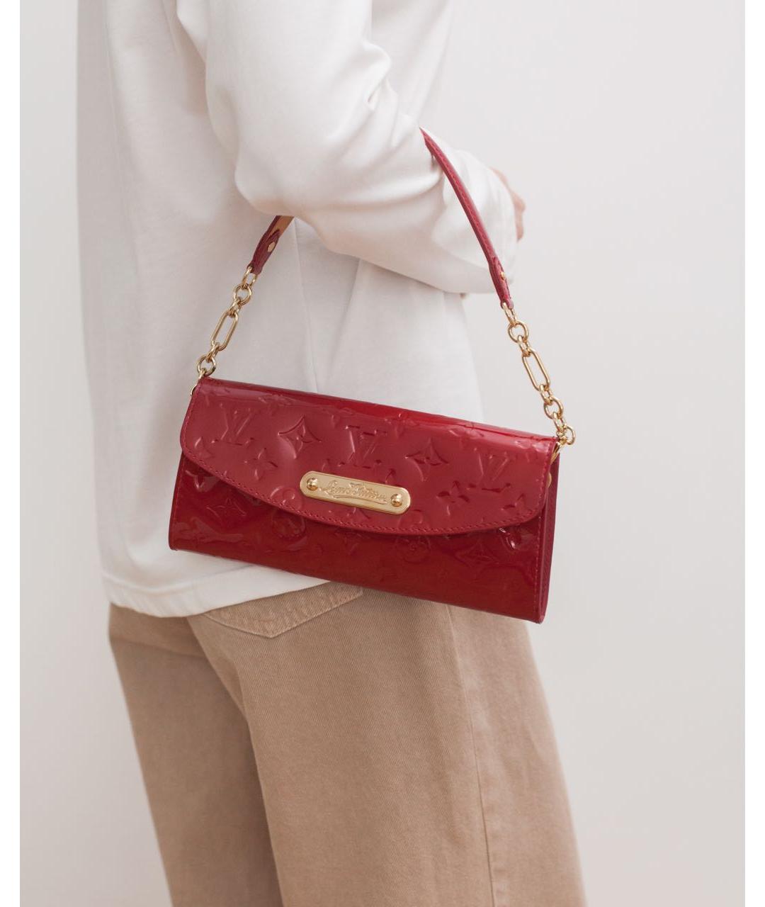LOUIS VUITTON Красная сумка с короткими ручками из лакированной кожи, фото 4