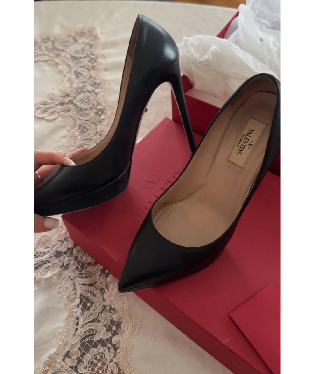 VALENTINO Черные кожаные лодочки на низком каблуке, фото 8