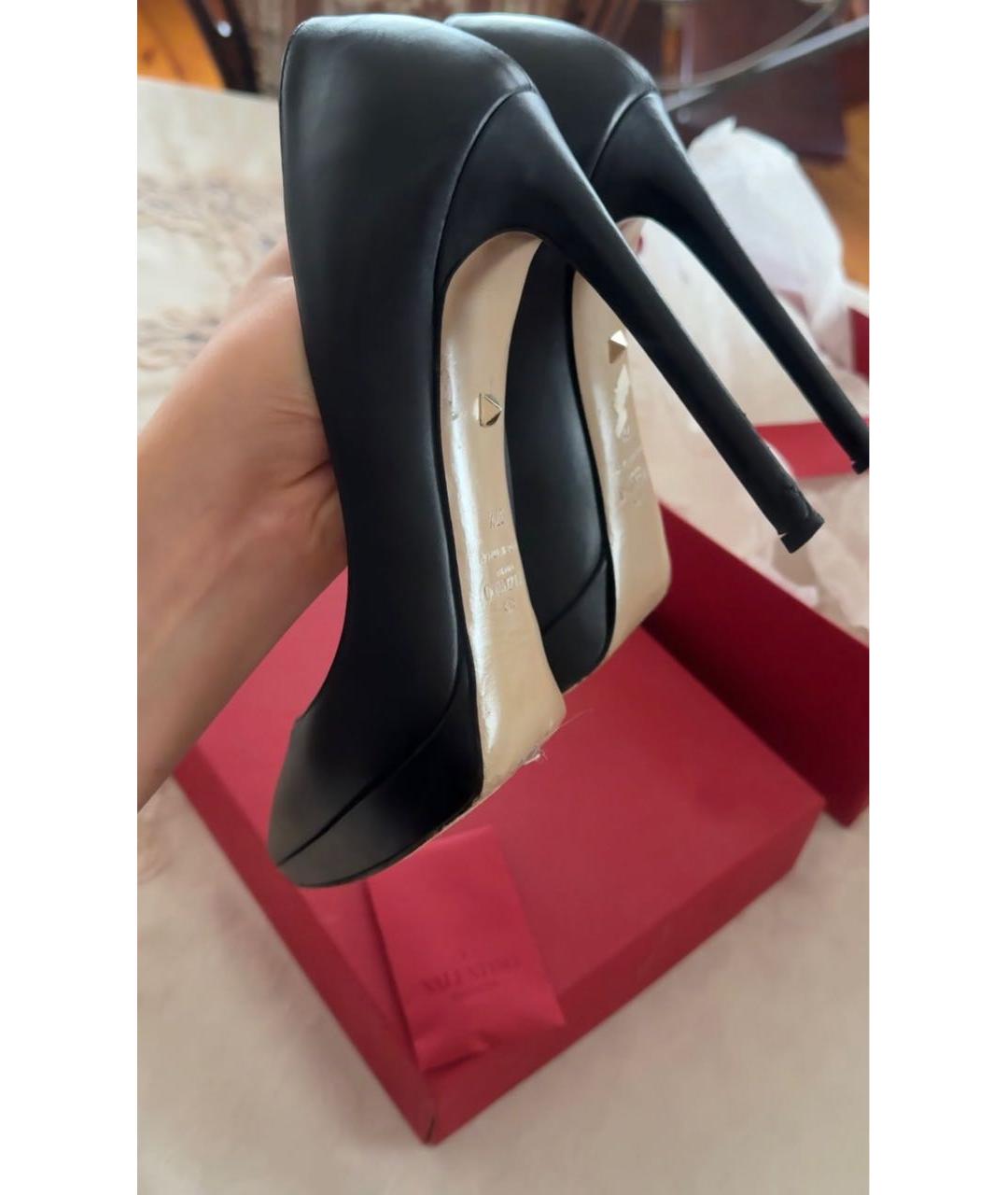 VALENTINO Черные кожаные лодочки на низком каблуке, фото 6