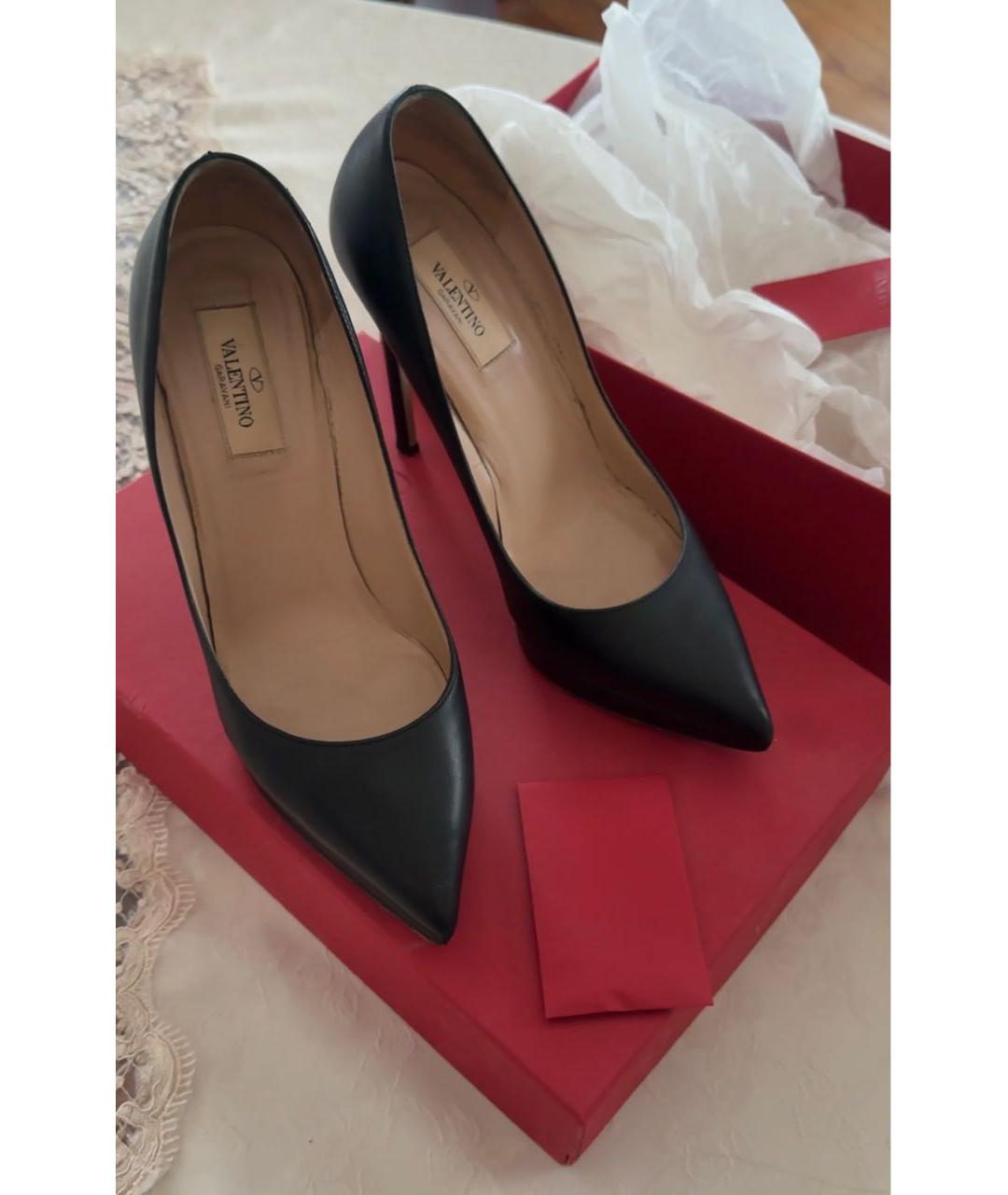 VALENTINO Черные кожаные лодочки на низком каблуке, фото 3