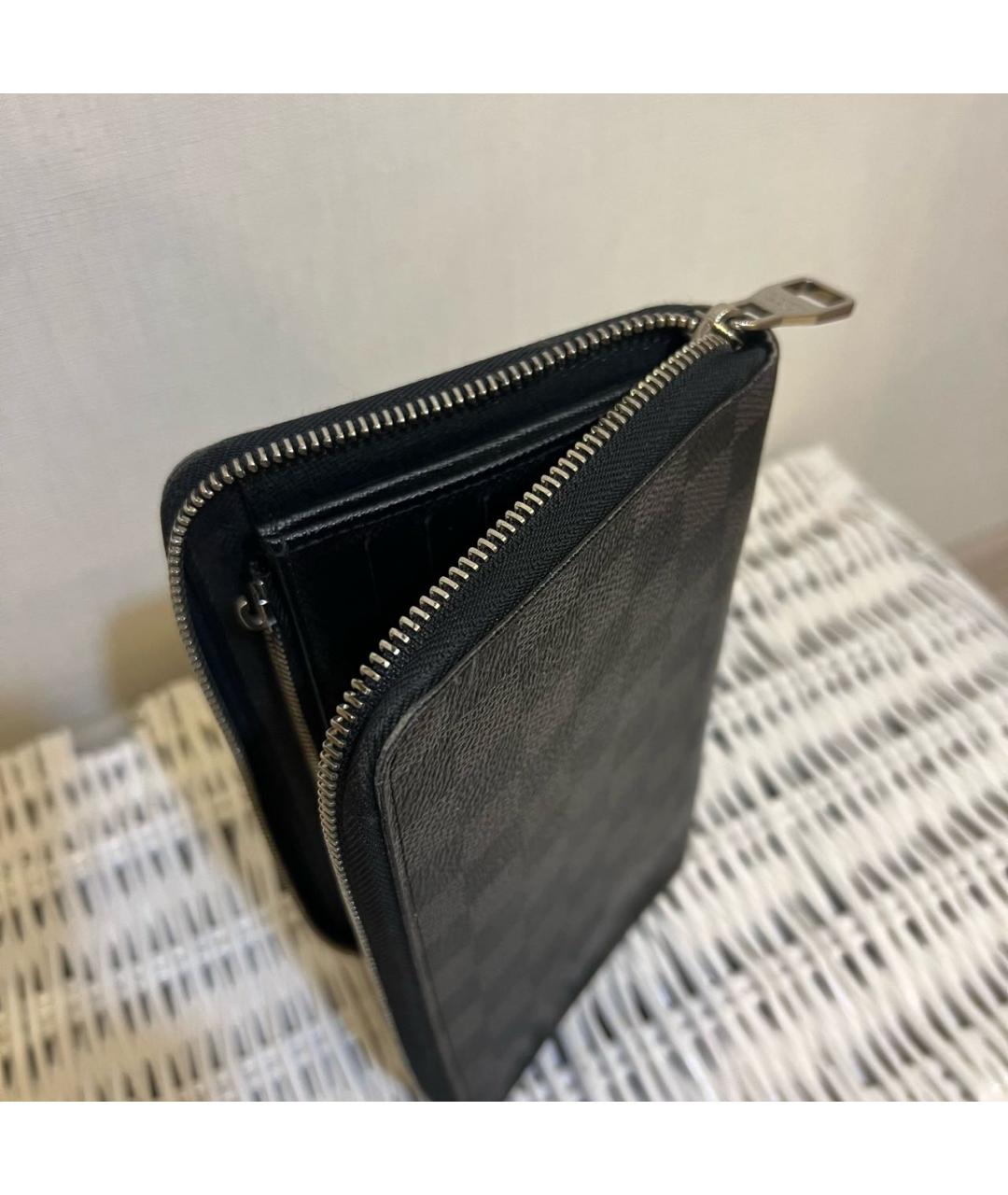 LOUIS VUITTON Черный кожаный кошелек, фото 3