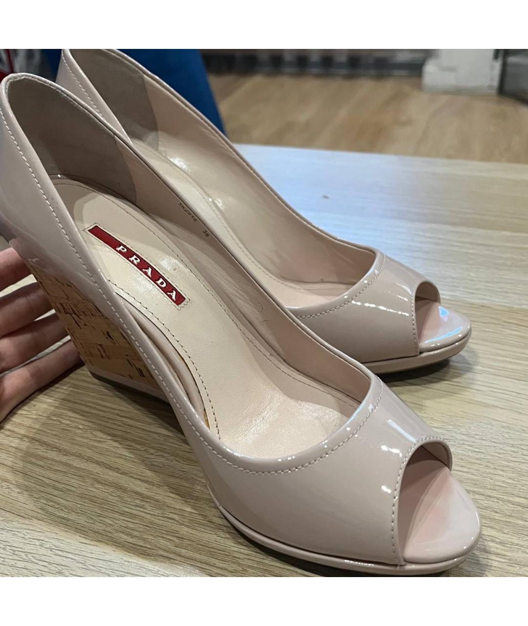 PRADA Бежевые туфли из лакированной кожи, фото 6