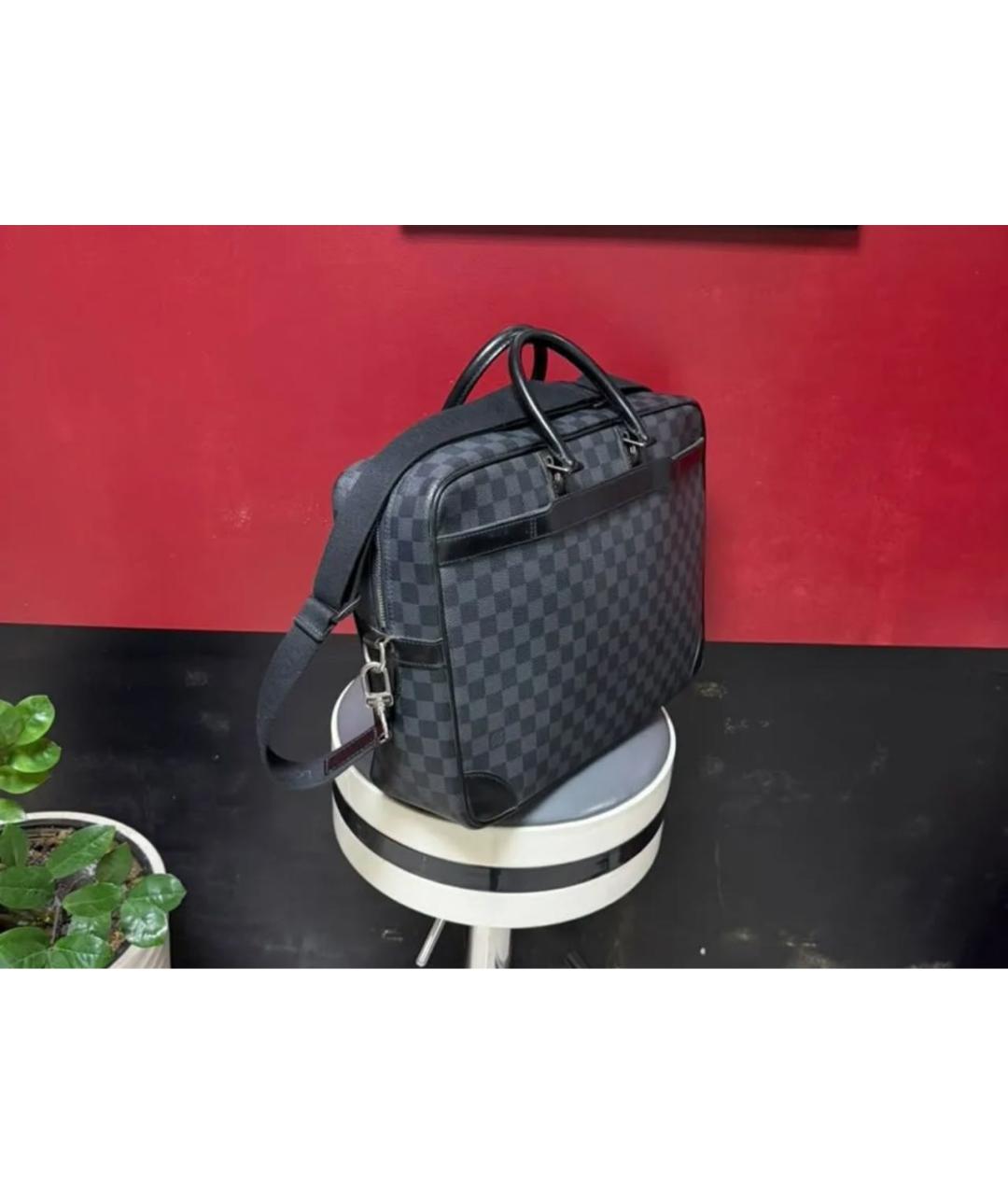 LOUIS VUITTON Черная кожаная сумка на плечо, фото 2
