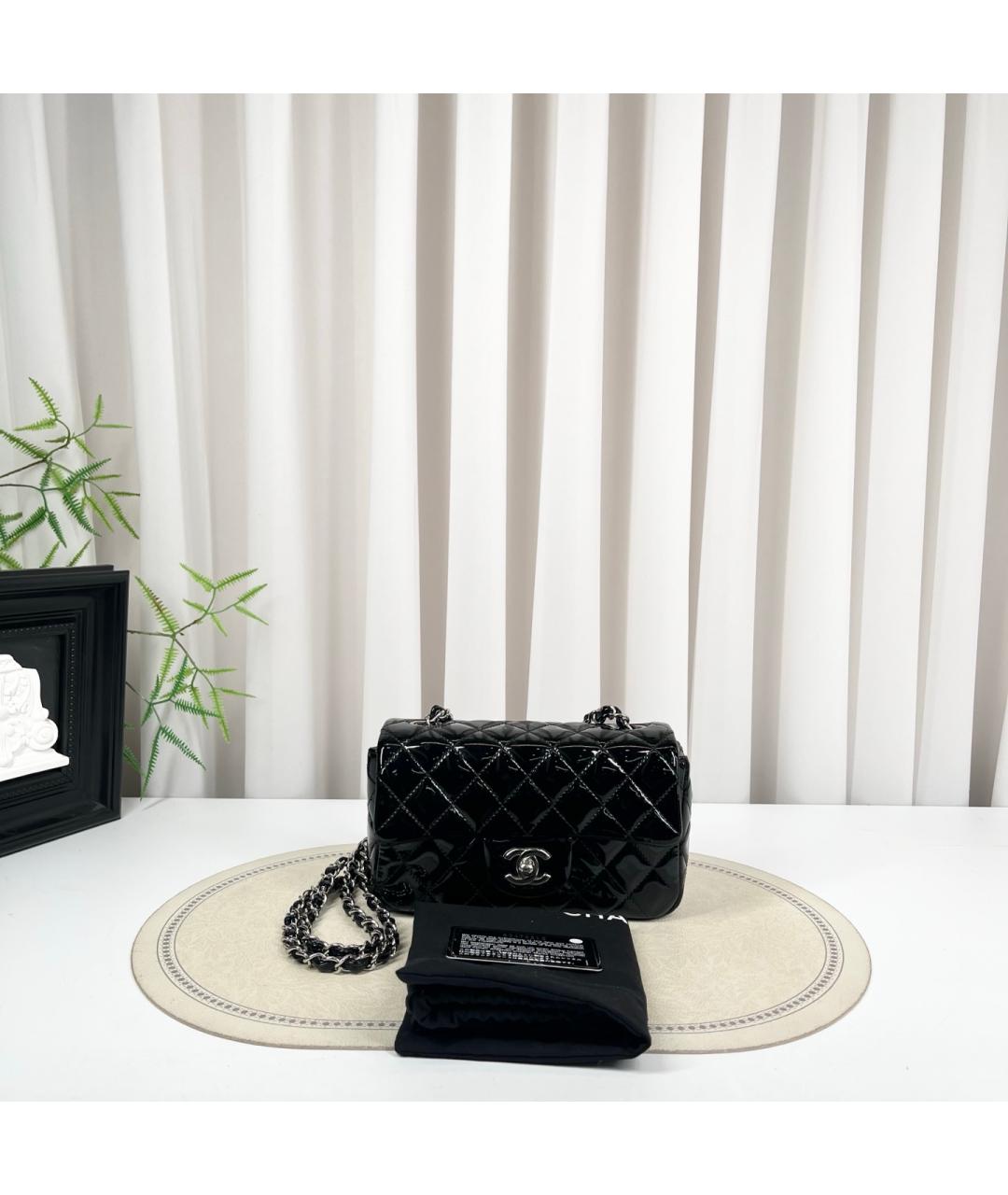 CHANEL Черная сумка через плечо из лакированной кожи, фото 7