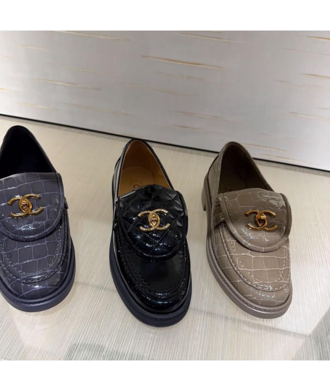 CHANEL Бежевые лоферы из лакированной кожи, фото 3