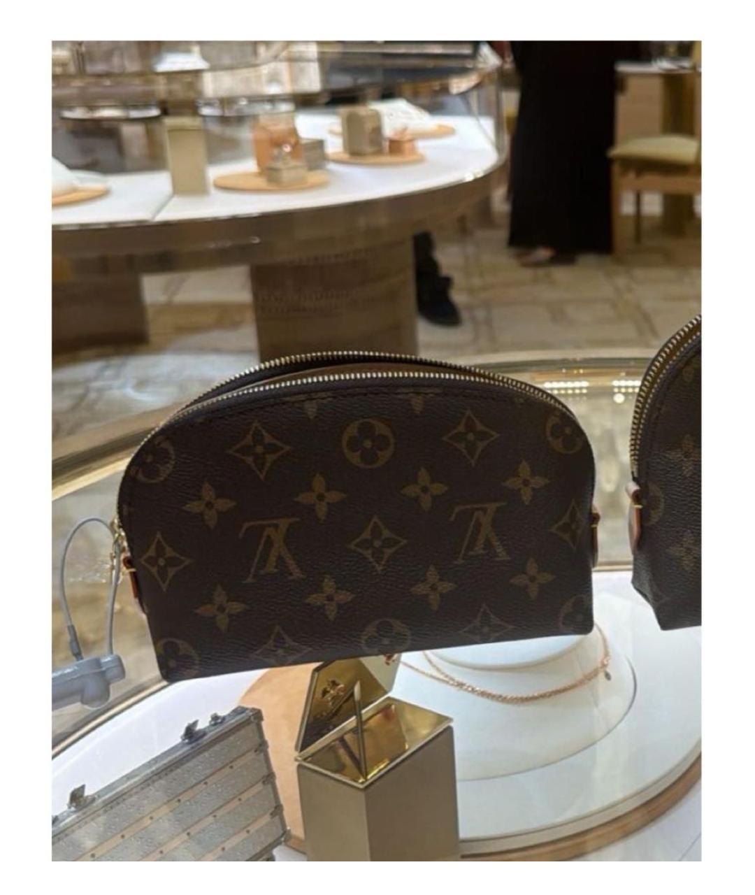 LOUIS VUITTON Коричневая косметичка из канвы, фото 7
