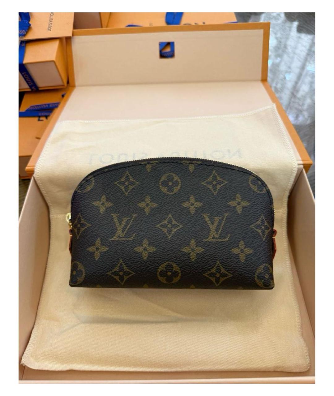 LOUIS VUITTON Коричневая косметичка из канвы, фото 6