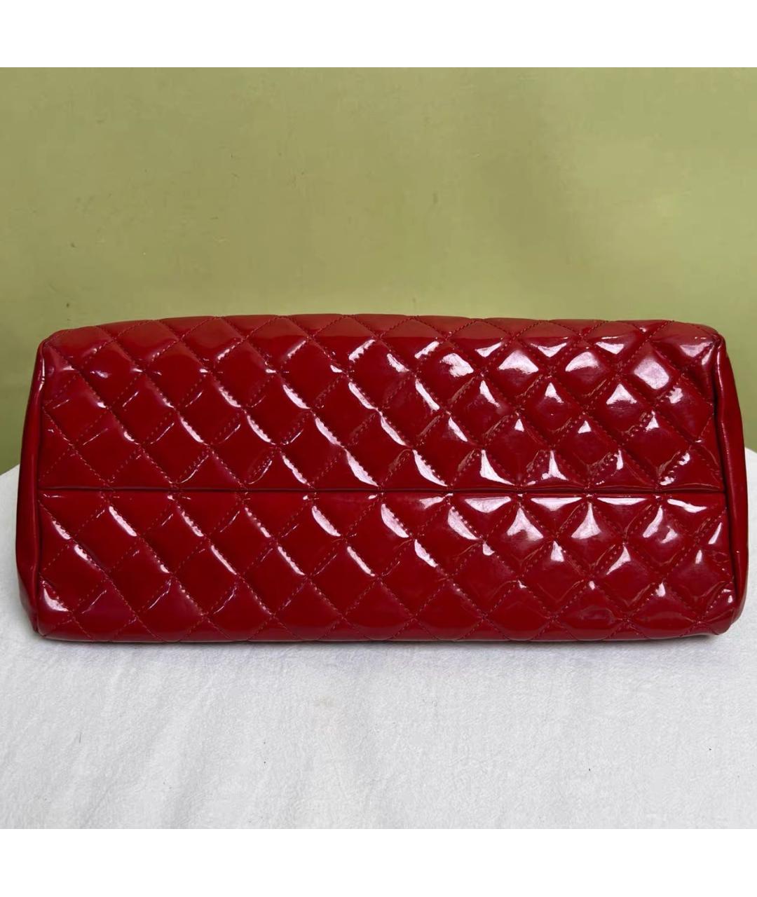 CHANEL Красная сумка через плечо из лакированной кожи, фото 6