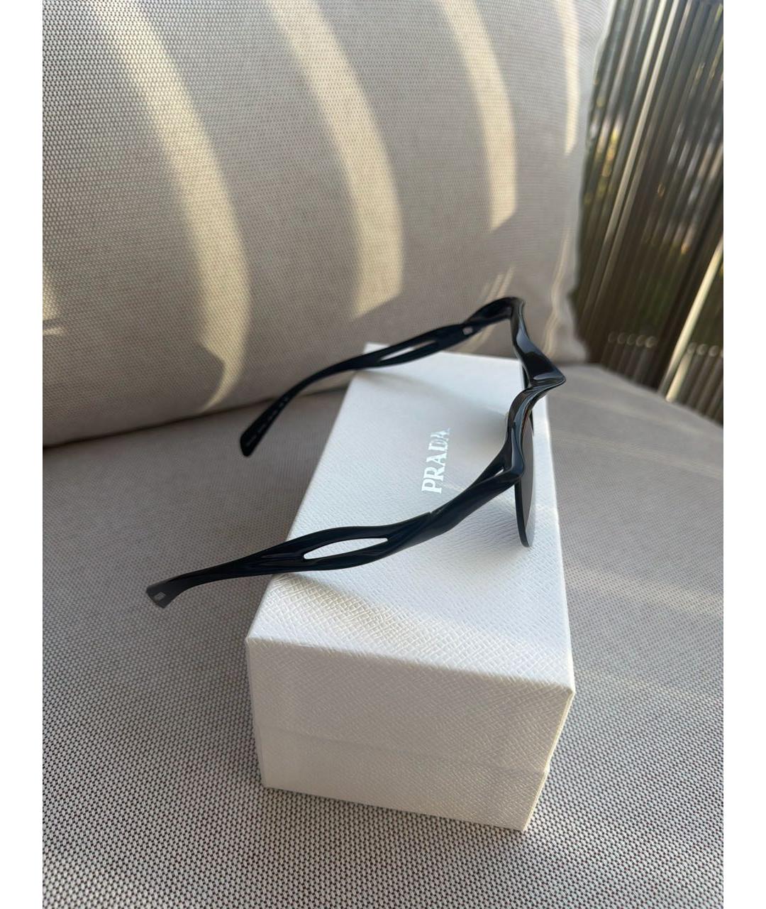 PRADA Черные пластиковые солнцезащитные очки, фото 2
