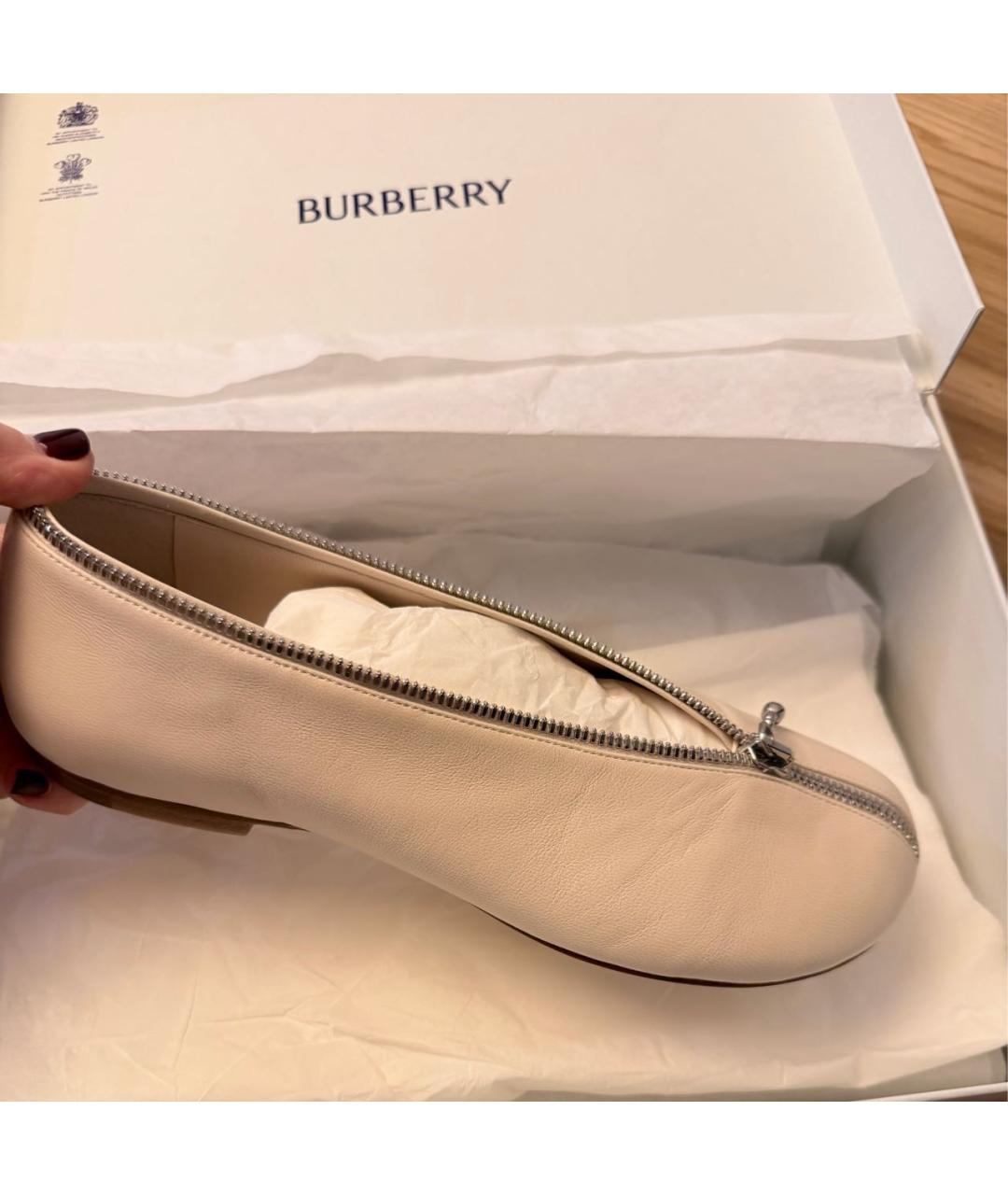 BURBERRY Бежевые кожаные балетки, фото 7