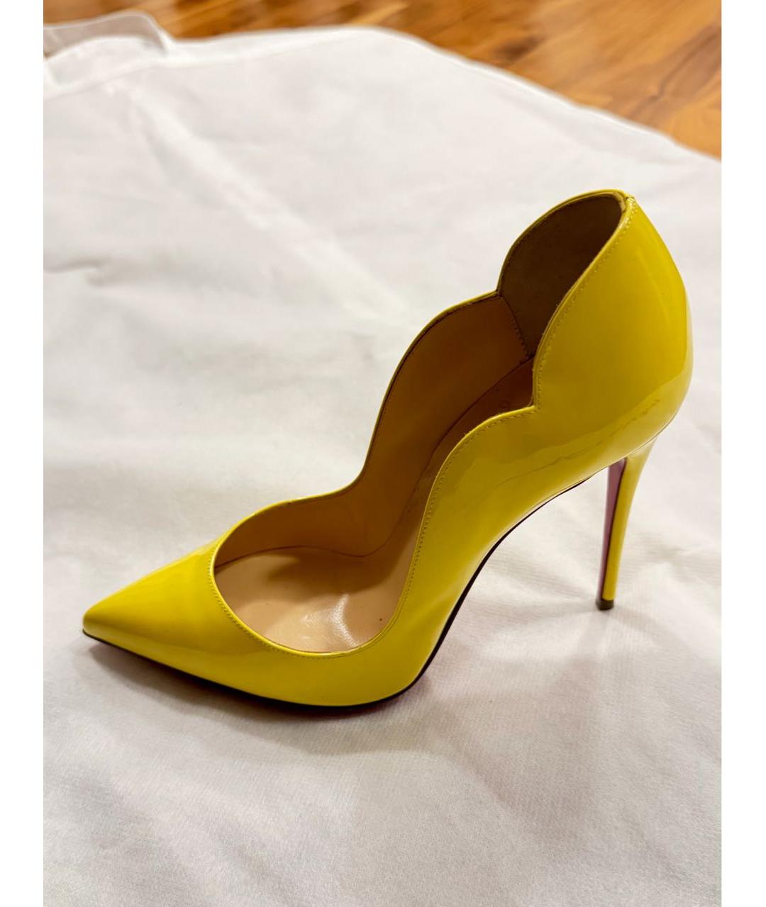 CHRISTIAN LOUBOUTIN Желтые кожаные туфли, фото 5