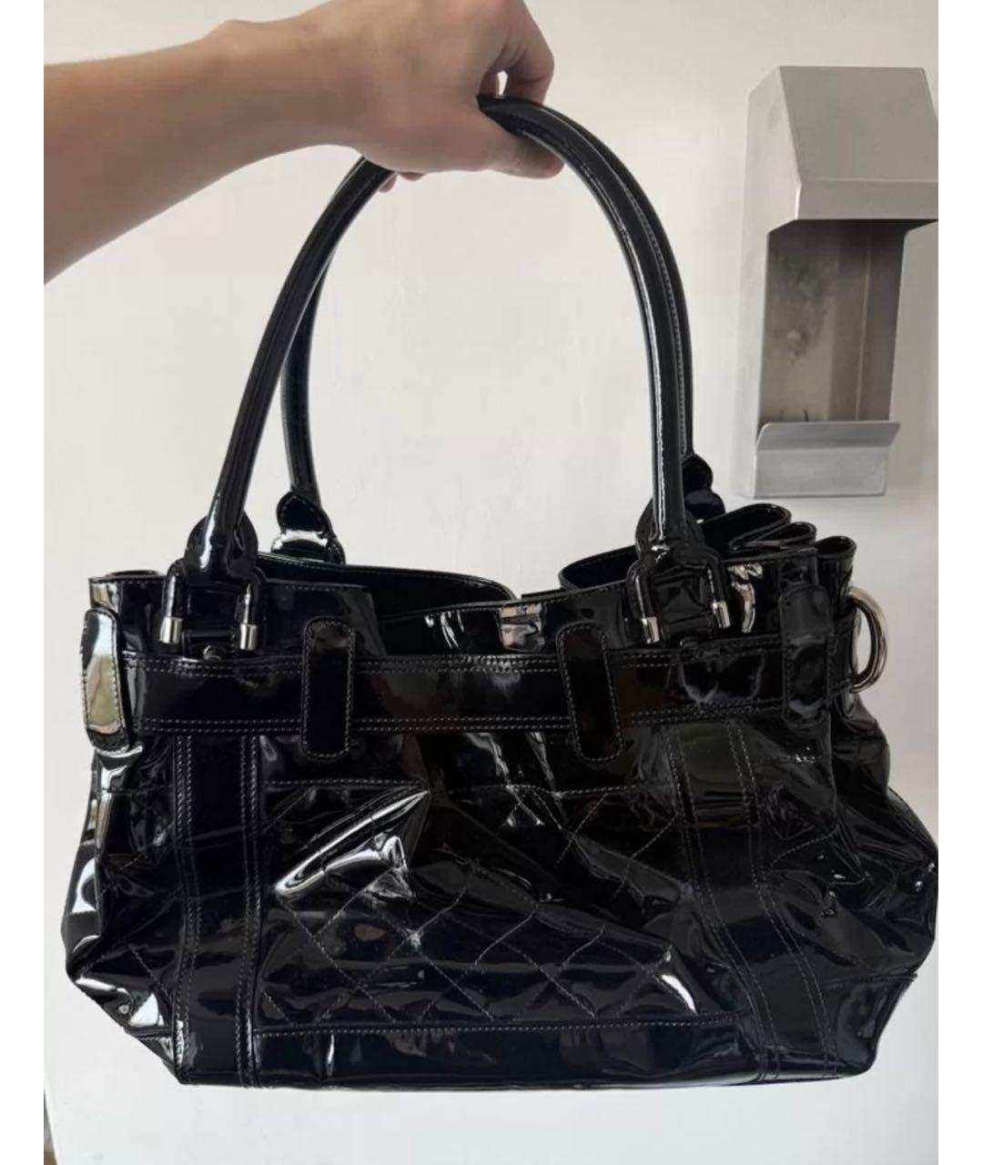 BURBERRY Черная сумка тоут из лакированной кожи, фото 3