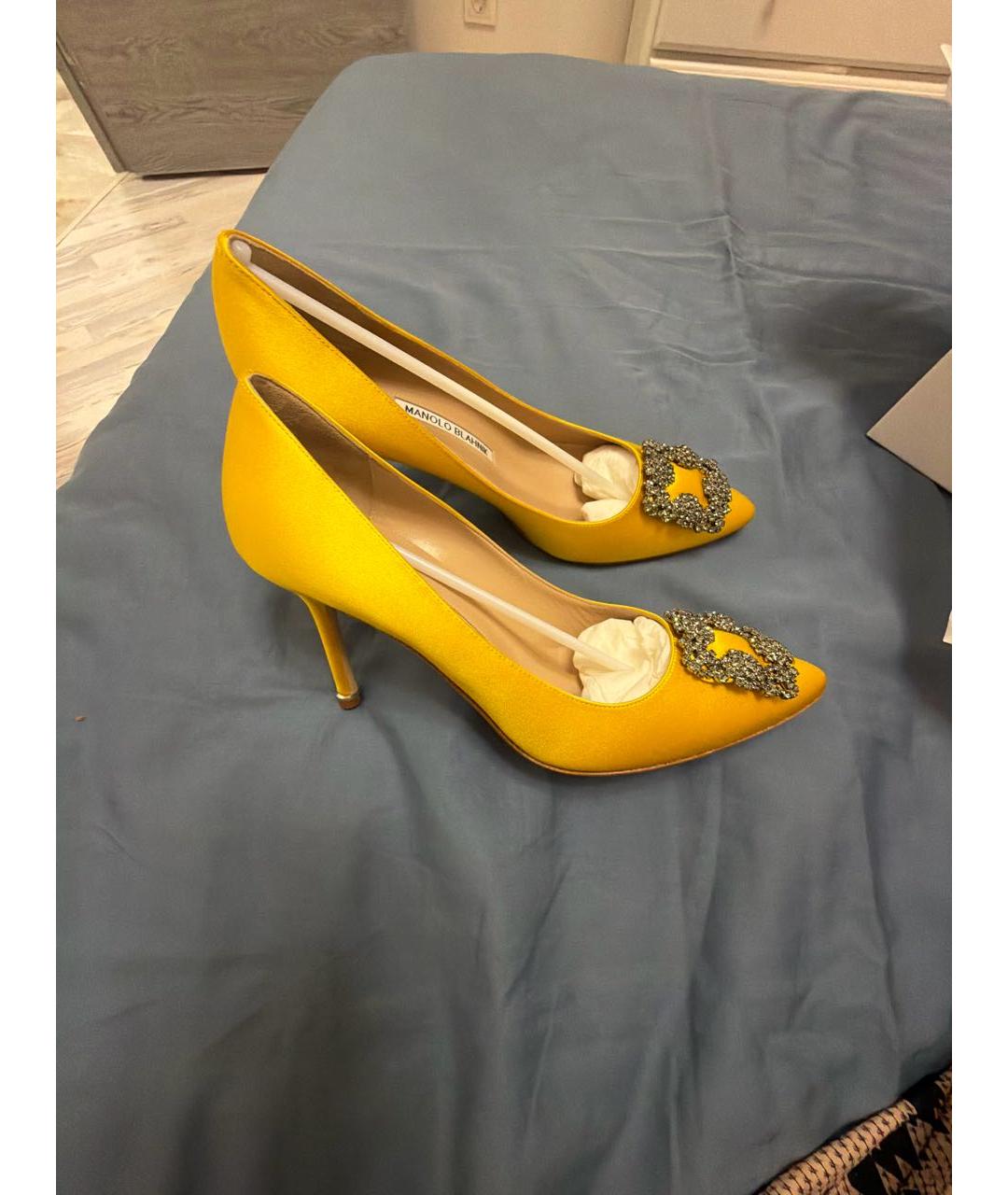 MANOLO BLAHNIK Желтые текстильные туфли, фото 6