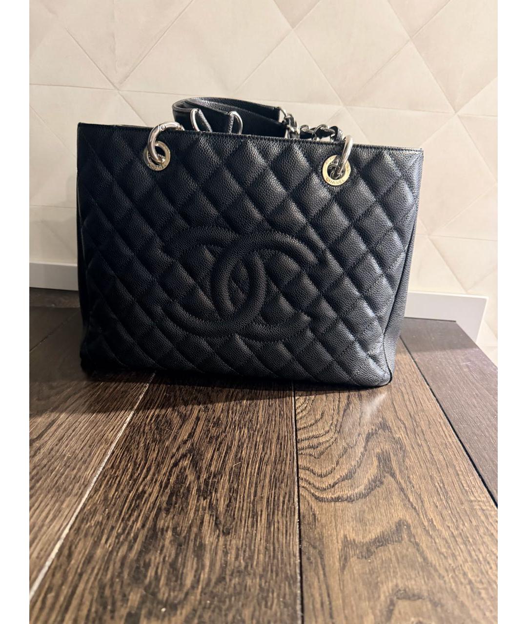 CHANEL Черная кожаная сумка тоут, фото 5