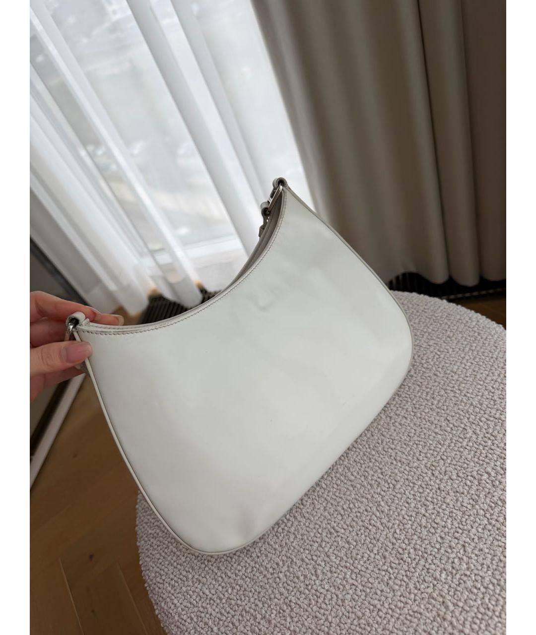 PRADA Белая сумка с короткими ручками из лакированной кожи, фото 3