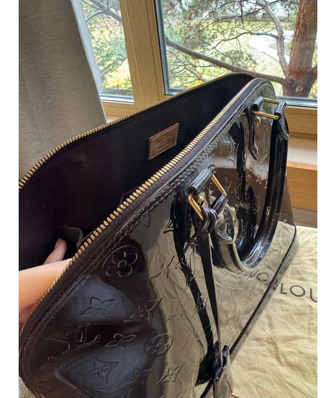 LOUIS VUITTON Бордовая кожаная сумка с короткими ручками, фото 3