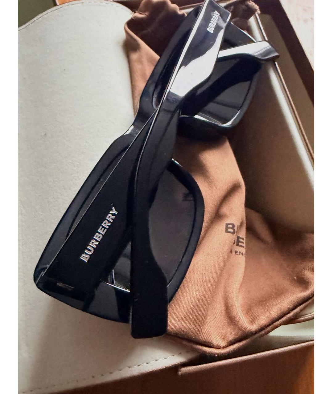 BURBERRY Черные пластиковые солнцезащитные очки, фото 3