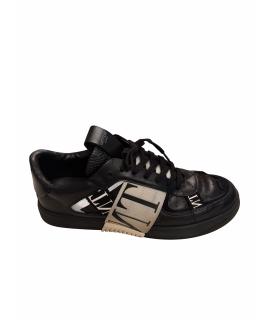VALENTINO Низкие кроссовки / кеды