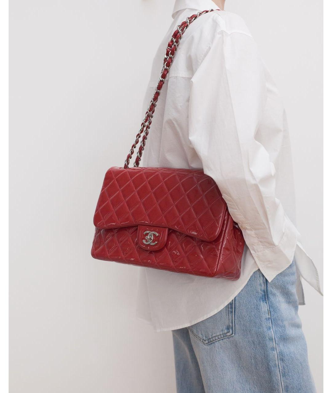CHANEL Красная сумка через плечо из лакированной кожи, фото 2