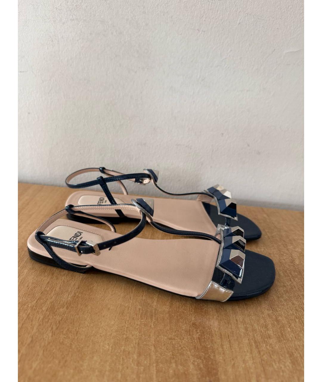 FENDI Темно-синие сандалии из лакированной кожи, фото 3