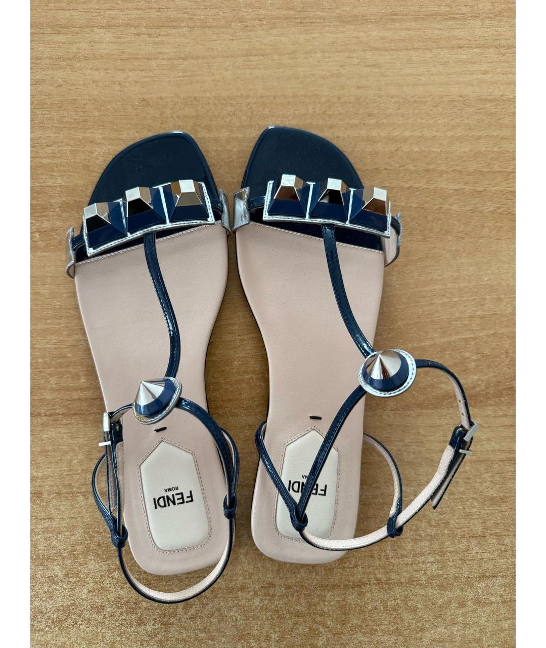 FENDI Темно-синие сандалии из лакированной кожи, фото 6