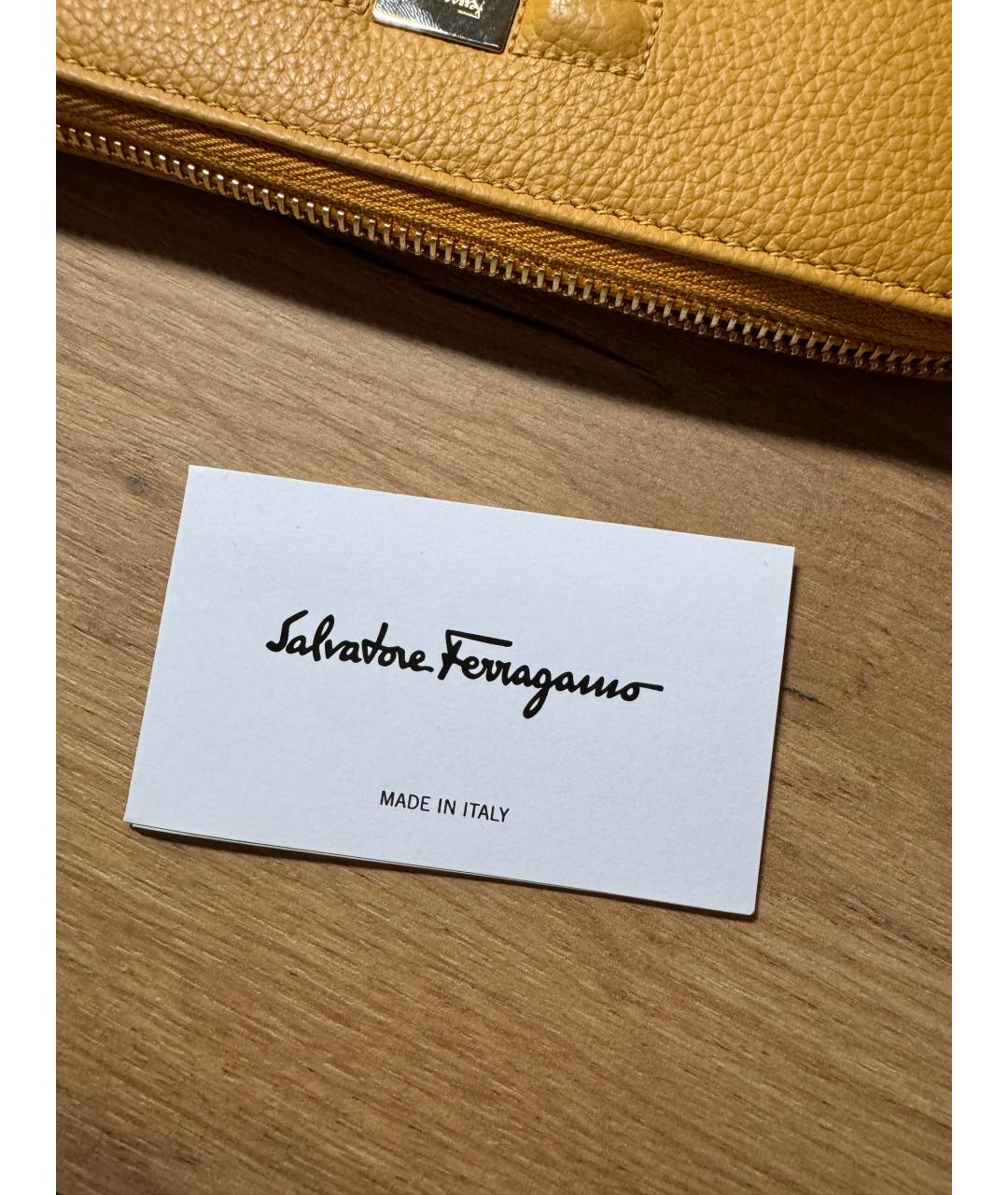 FERRAGAMO Горчичный кожаный кошелек, фото 7