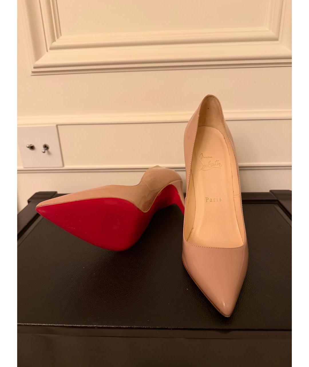 CHRISTIAN LOUBOUTIN Бежевые туфли из лакированной кожи, фото 4