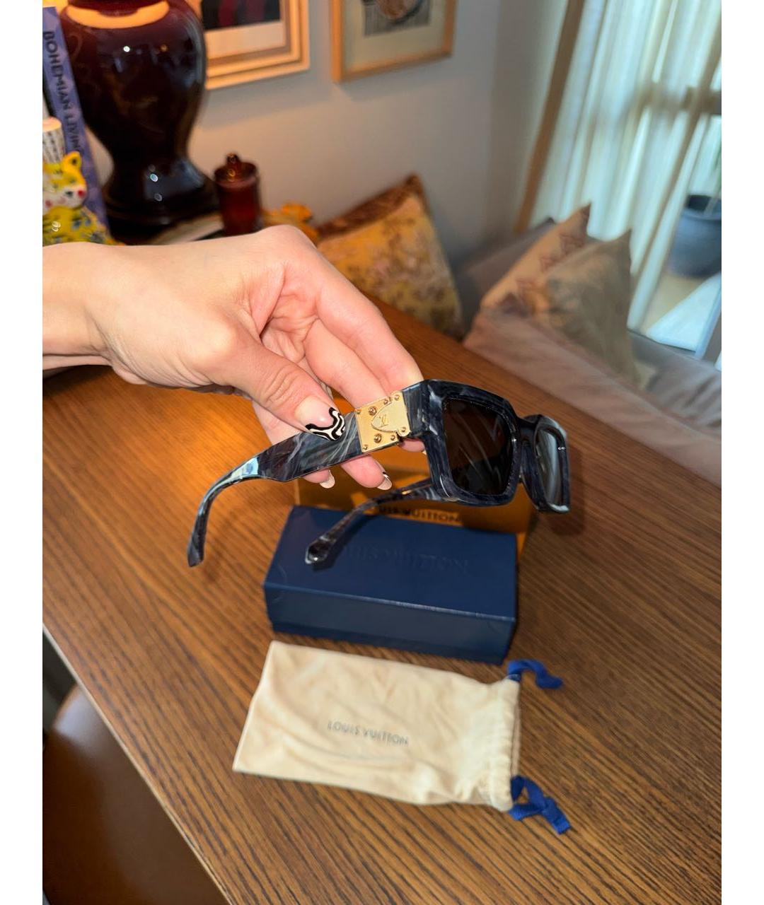 LOUIS VUITTON Серые пластиковые солнцезащитные очки, фото 5