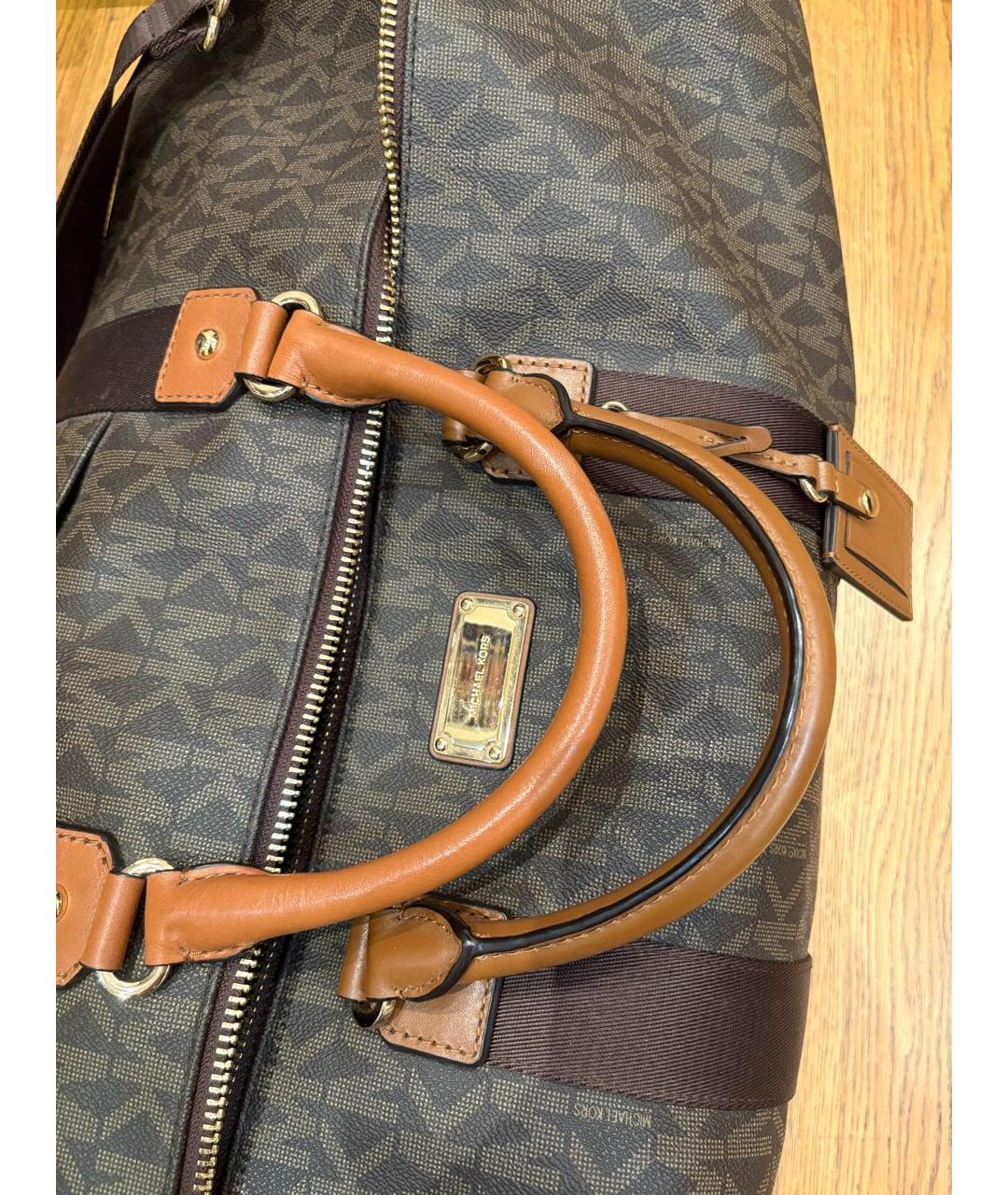 MICHAEL KORS Коричневая дорожная/спортивная сумка из канвы, фото 6