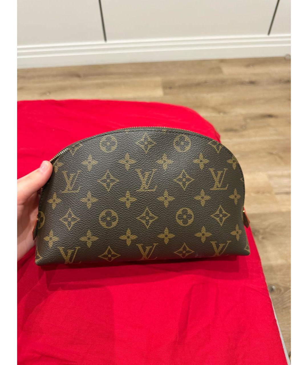LOUIS VUITTON Коричневая косметичка из канвы, фото 5