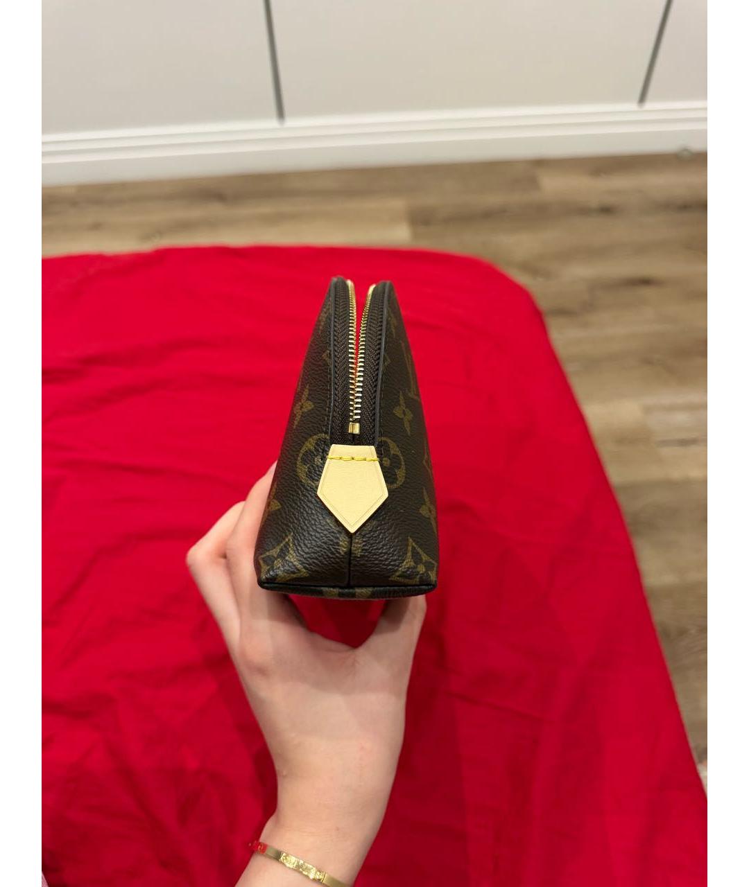 LOUIS VUITTON Коричневая косметичка из канвы, фото 3