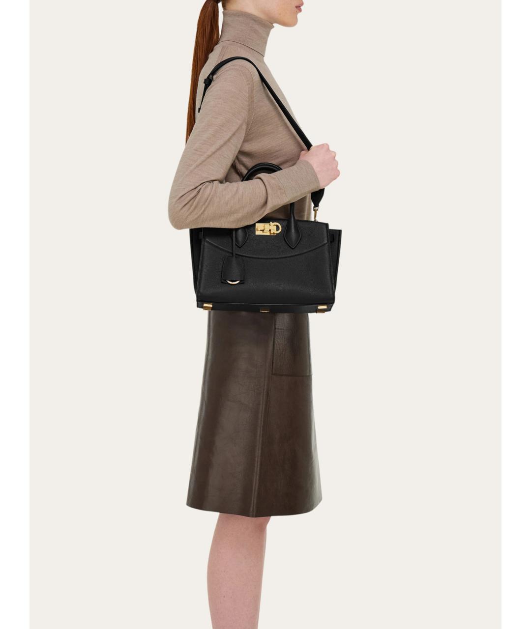 FERRAGAMO Черная кожаная сумка тоут, фото 4