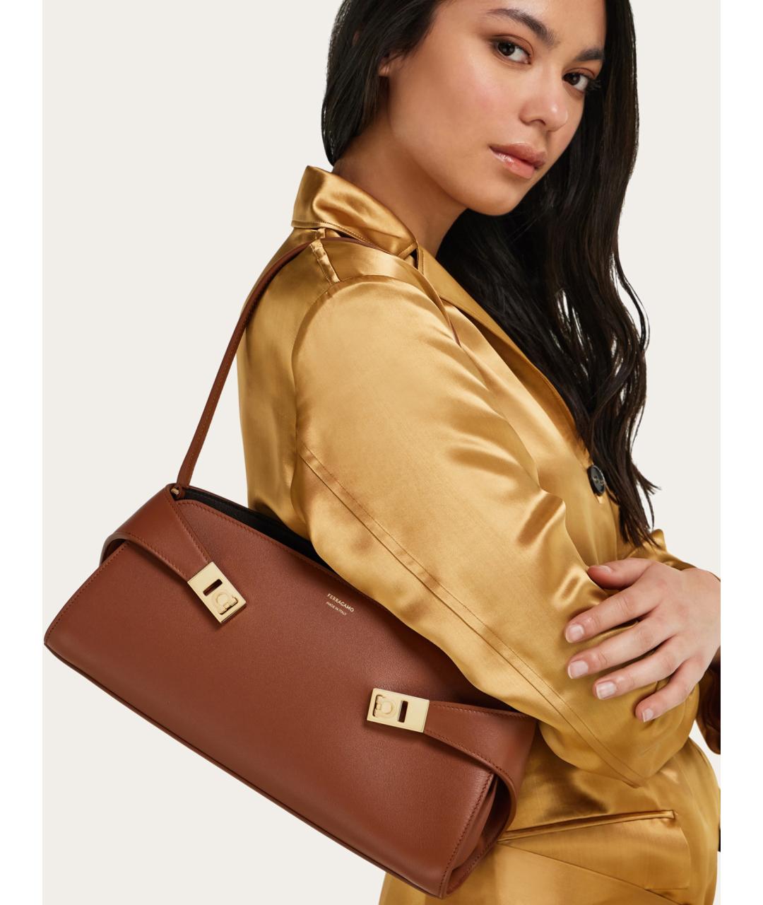 FERRAGAMO Бежевая кожаная сумка через плечо, фото 2