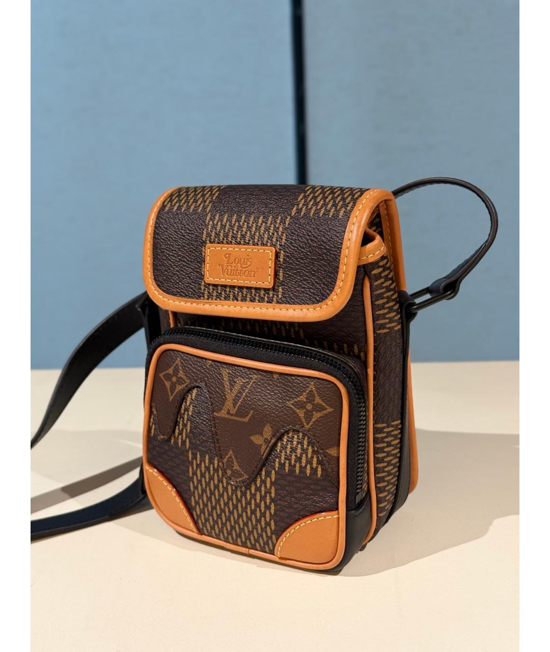 LOUIS VUITTON Коричневая сумка через плечо из искусственной кожи, фото 2