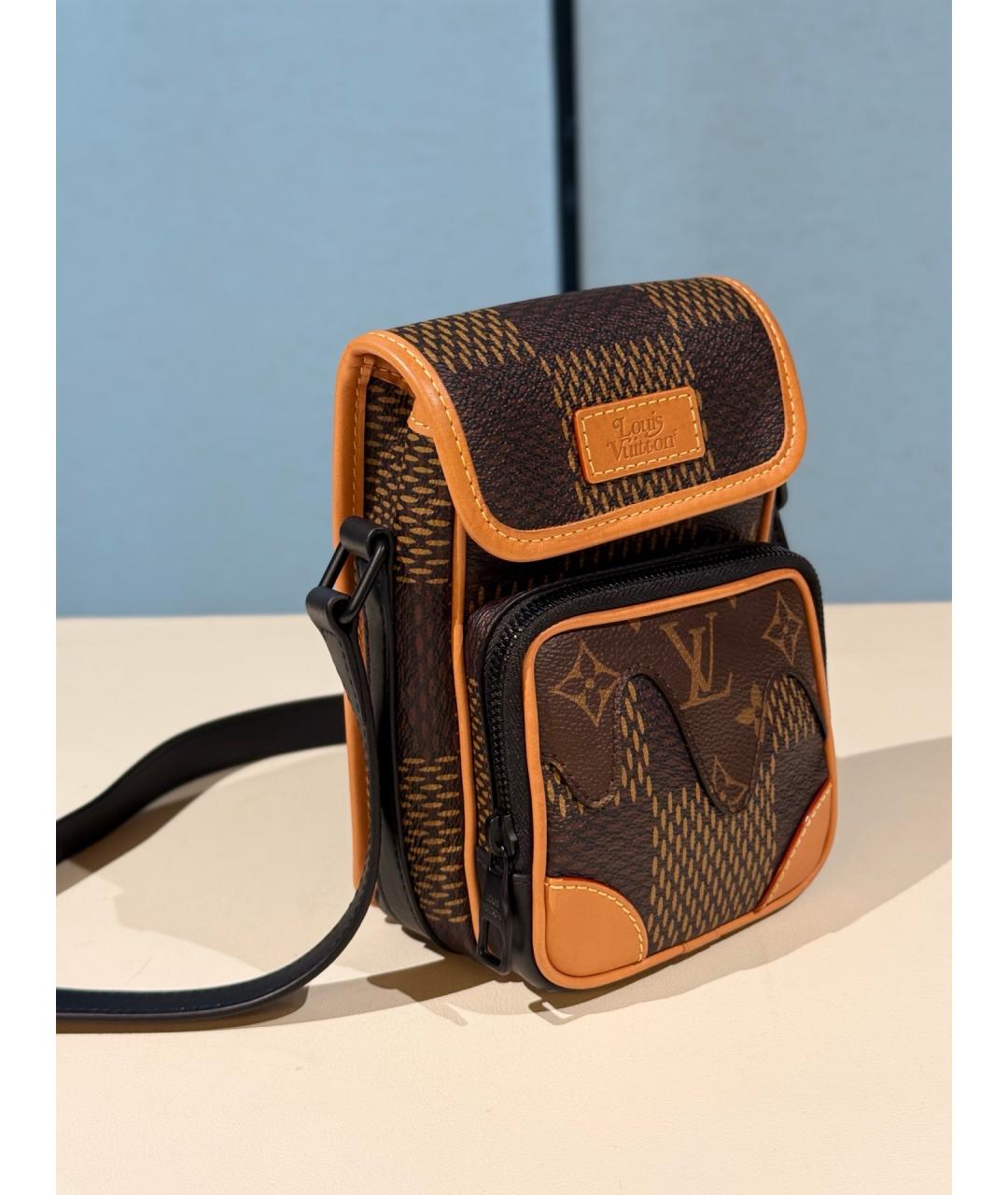 LOUIS VUITTON Коричневая сумка через плечо из искусственной кожи, фото 3