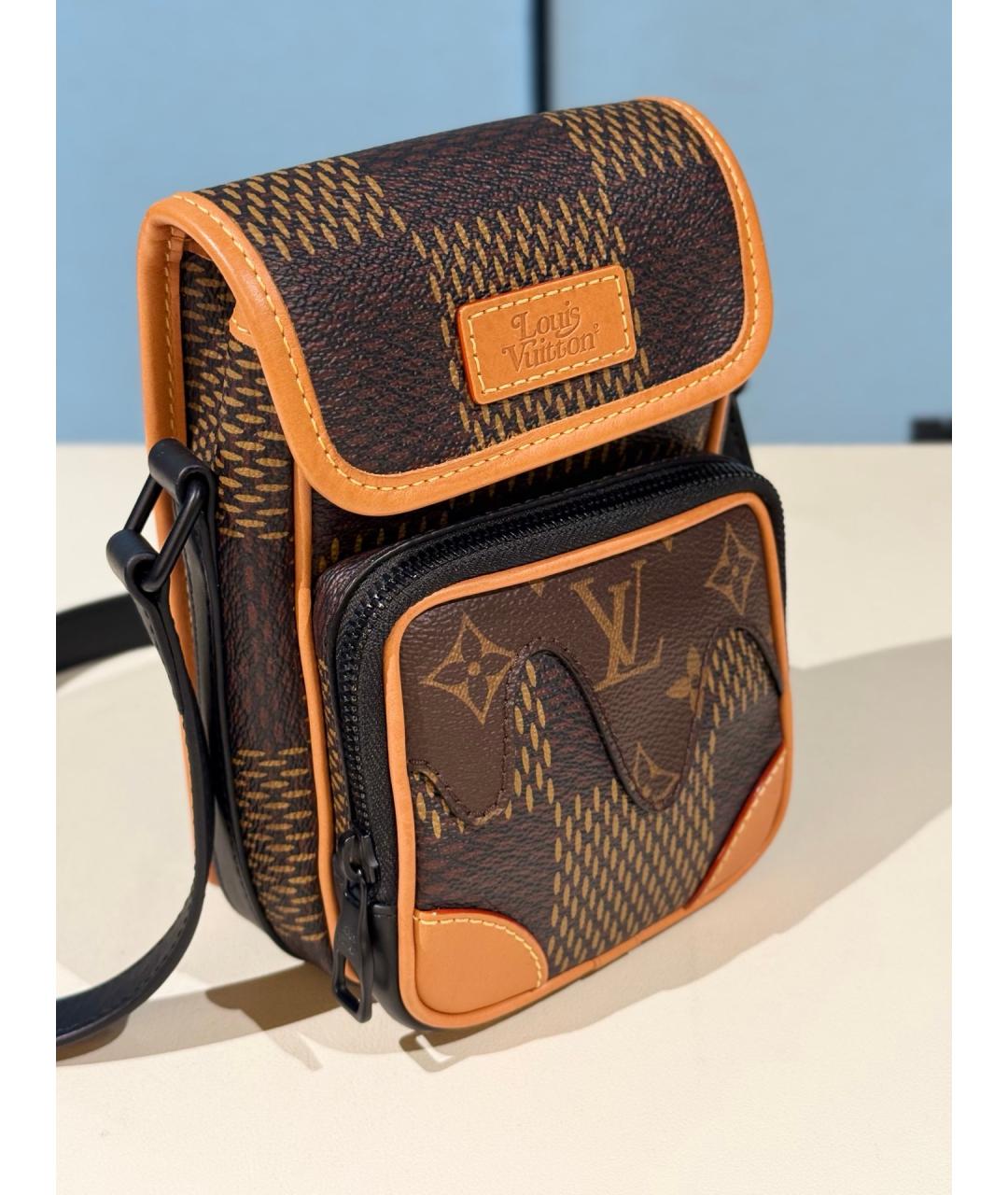 LOUIS VUITTON Коричневая сумка через плечо из искусственной кожи, фото 4