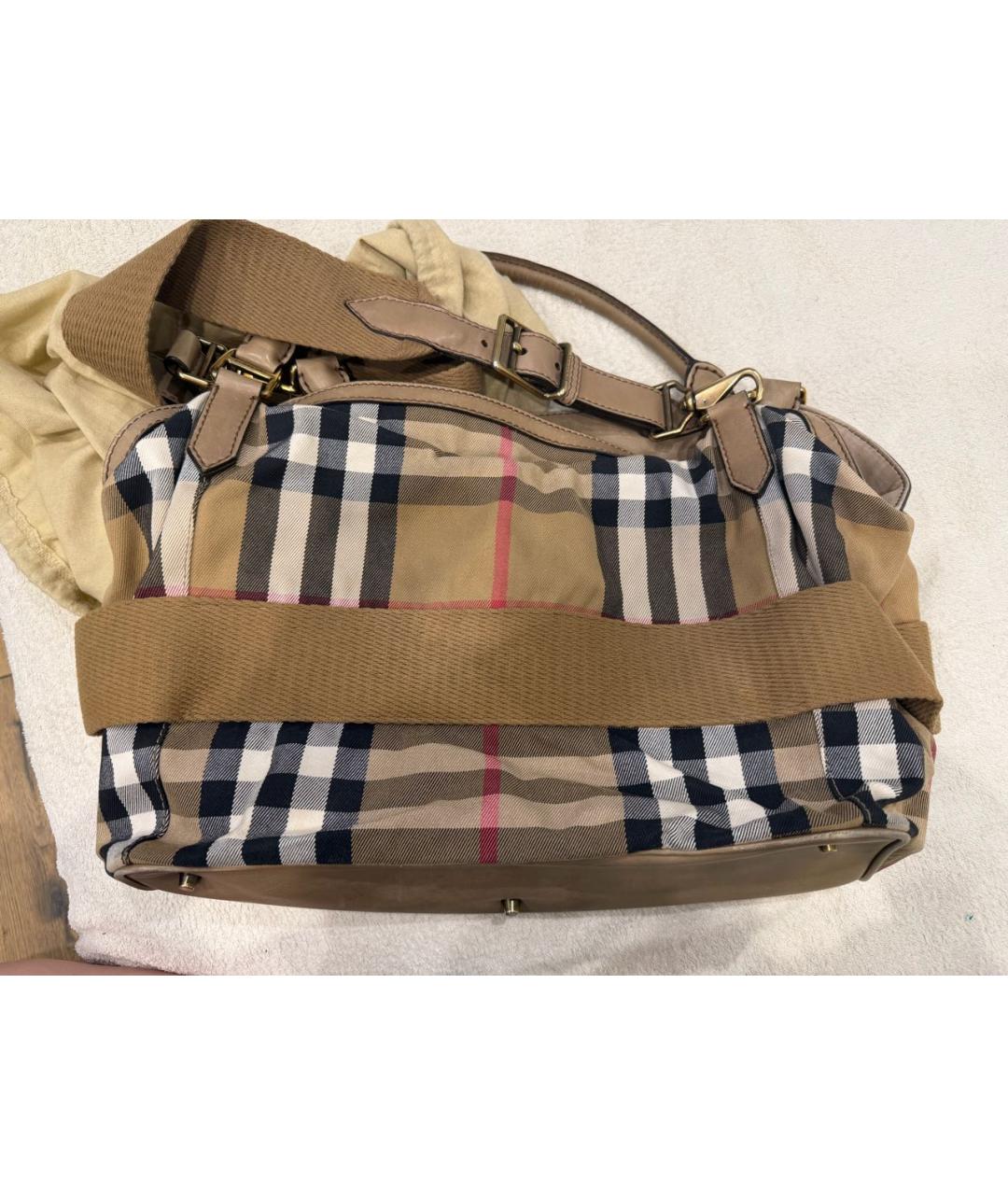 BURBERRY Бежевая кожаная сумка с короткими ручками, фото 3