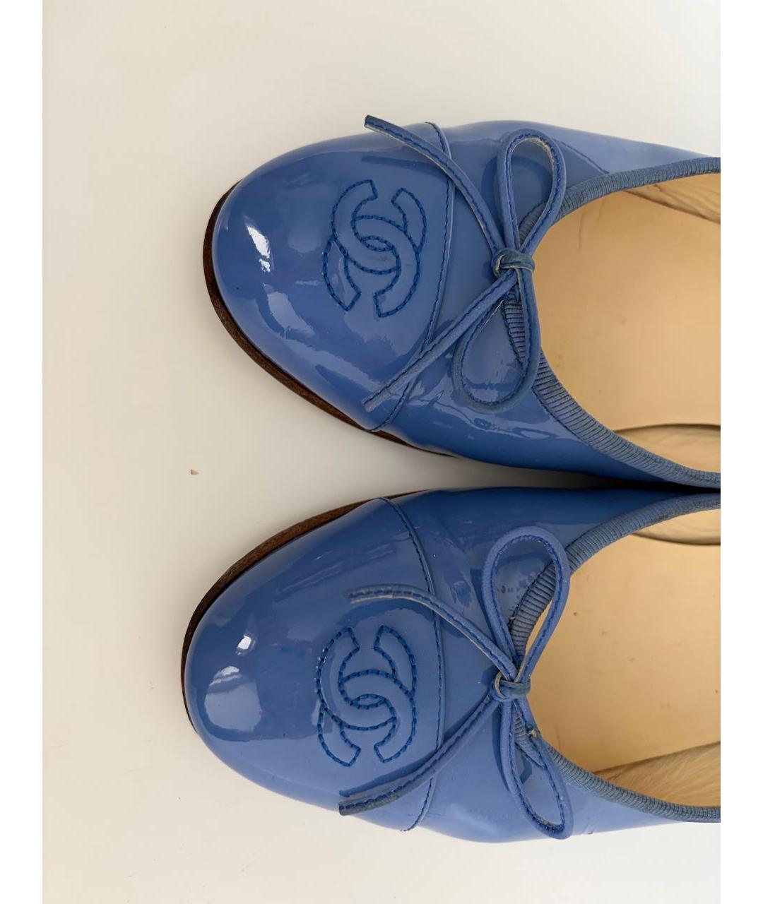 CHANEL Синие балетки из лакированной кожи, фото 6