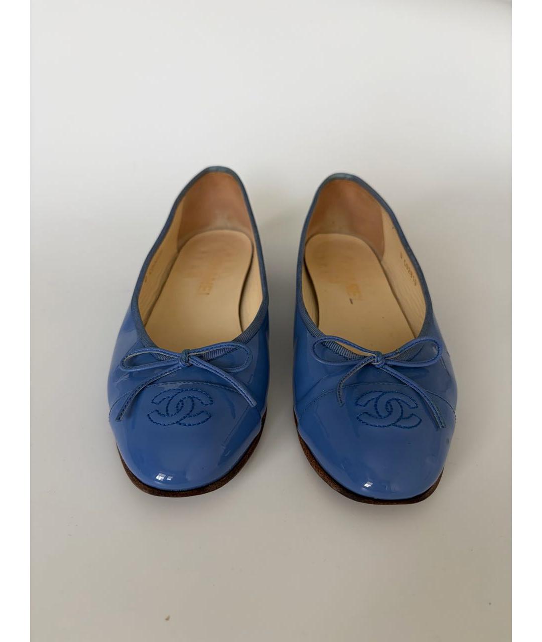 CHANEL Синие балетки из лакированной кожи, фото 3