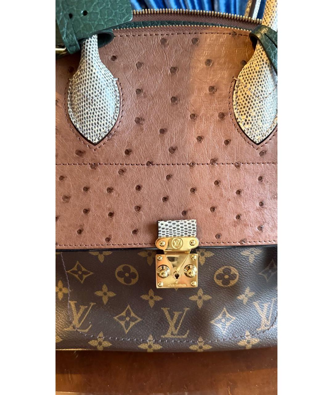 LOUIS VUITTON Зеленая сумка с короткими ручками из кожи страуса, фото 2