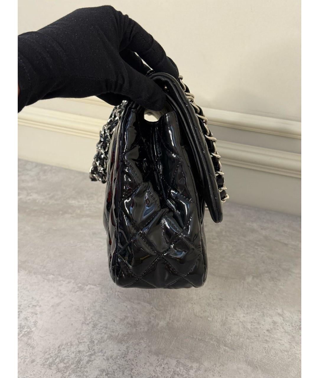 CHANEL Черная сумка через плечо из лакированной кожи, фото 5