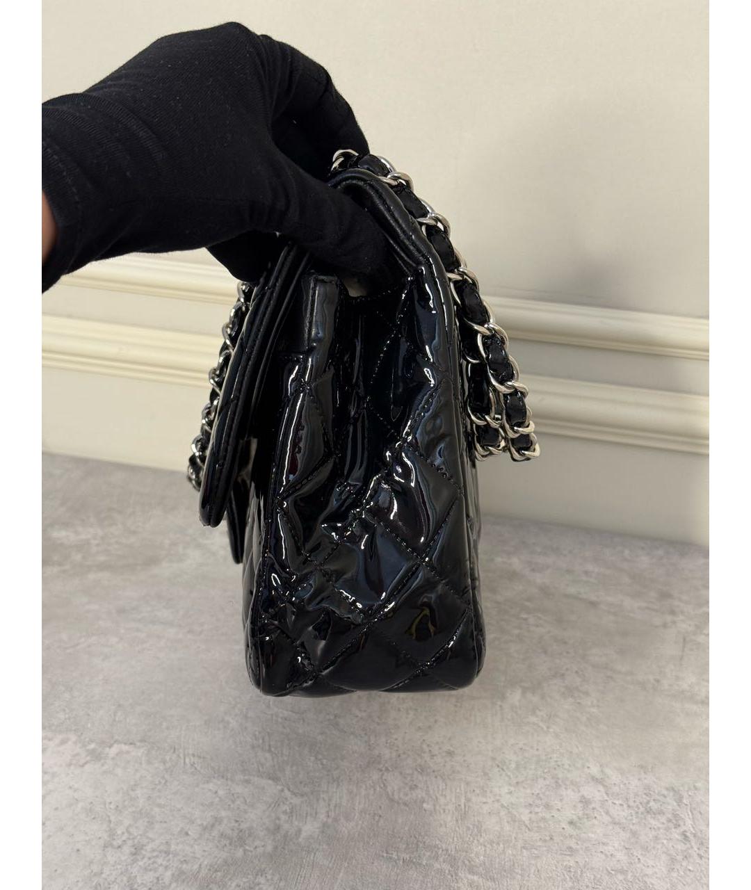 CHANEL Черная сумка через плечо из лакированной кожи, фото 4