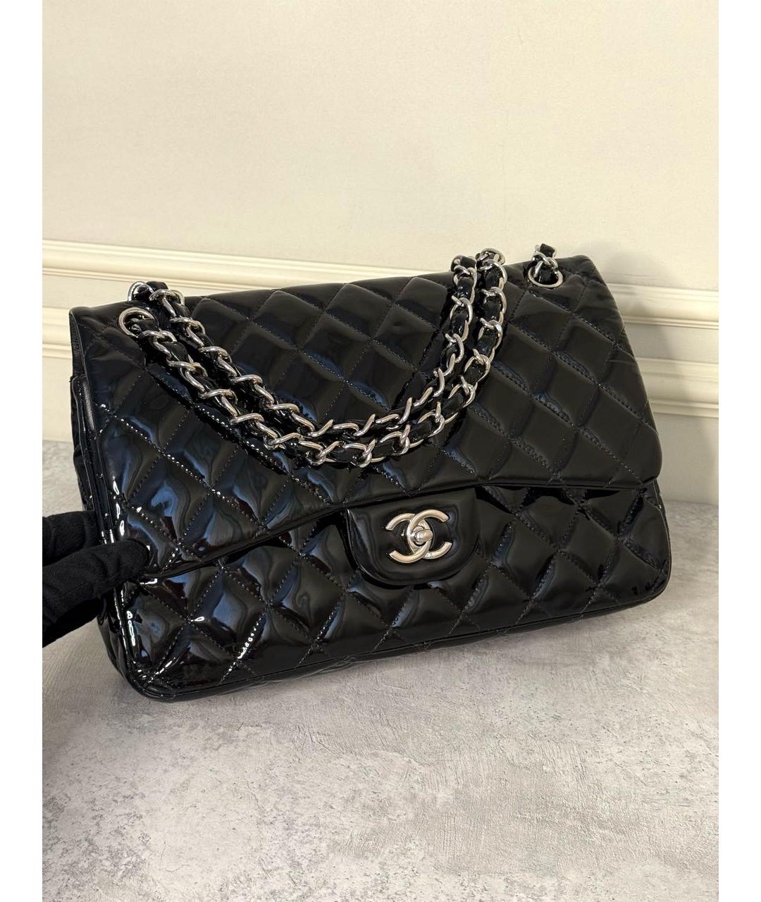 CHANEL Черная сумка через плечо из лакированной кожи, фото 6