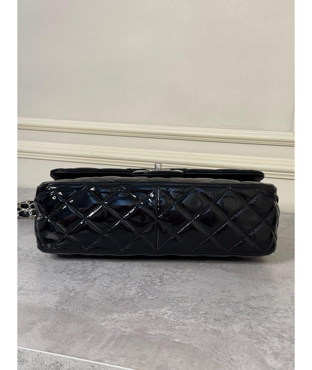 CHANEL Черная сумка через плечо из лакированной кожи, фото 3