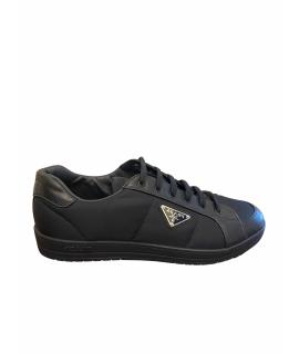PRADA Низкие кроссовки / кеды